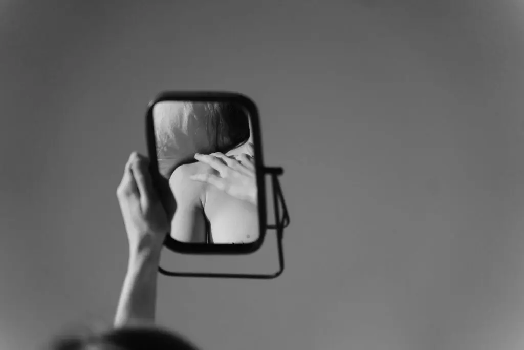 El diálogo interno: la voz que puede destruirte o ayudarte a sanar